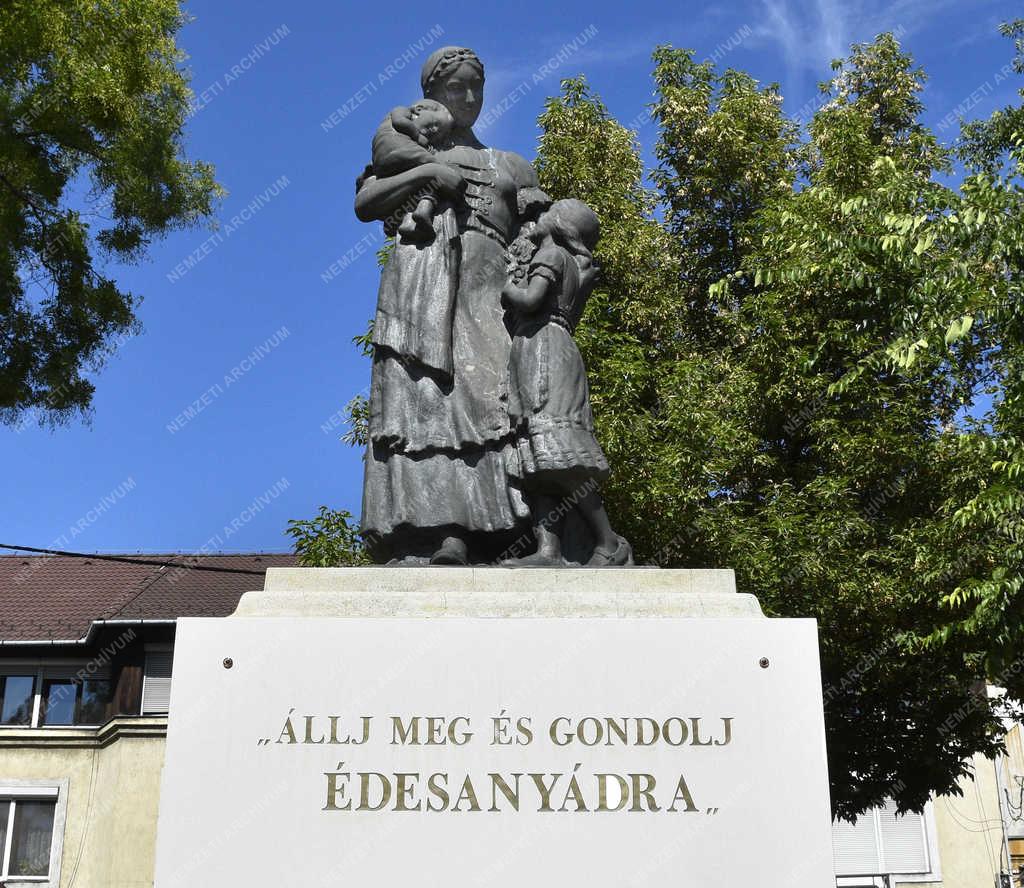 Műalkotás - Budapest - Anyák szobra