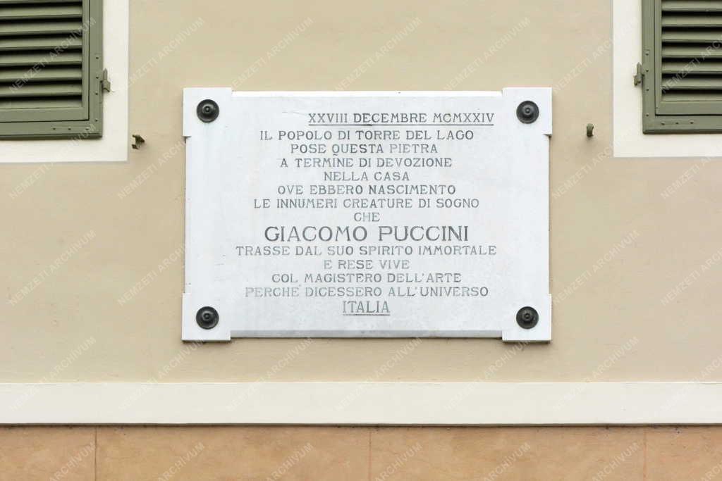 Emléktábla - Torre del Lago - Giacomo Puccini emléktáblája
