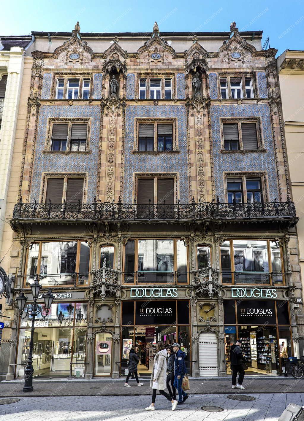 Városkép - Budapest - Thonet-ház