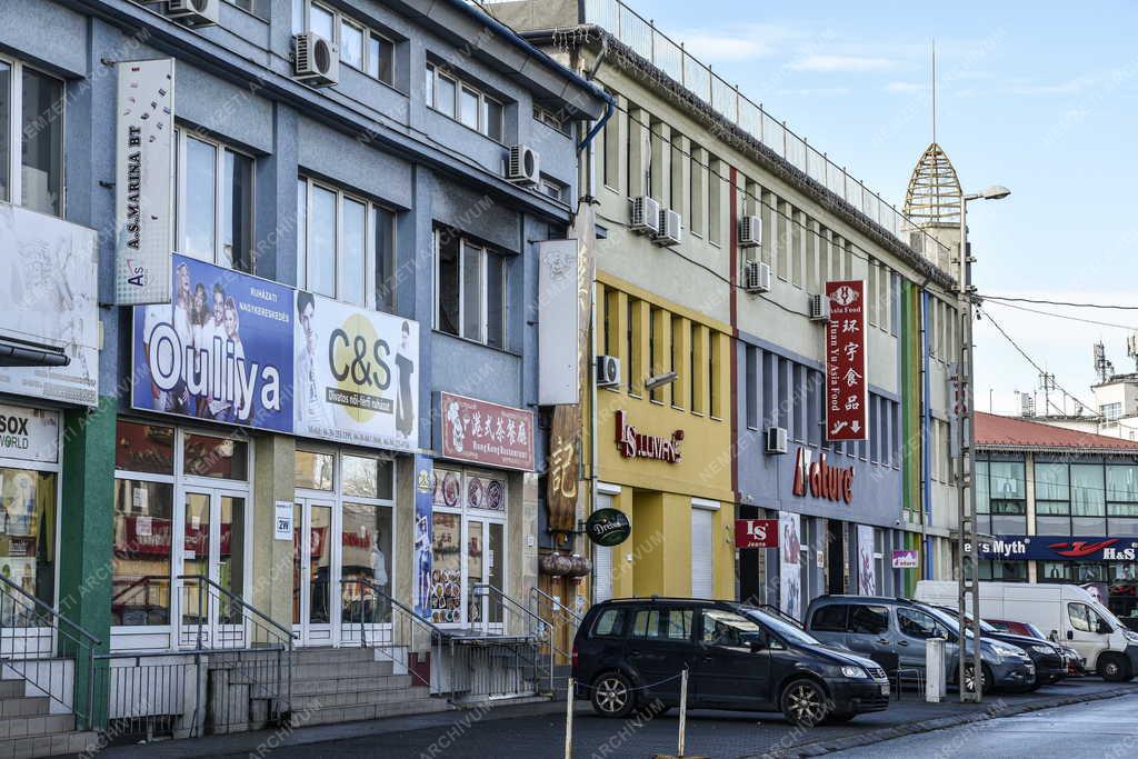 Kereskedelem - Budapest - Monori Center