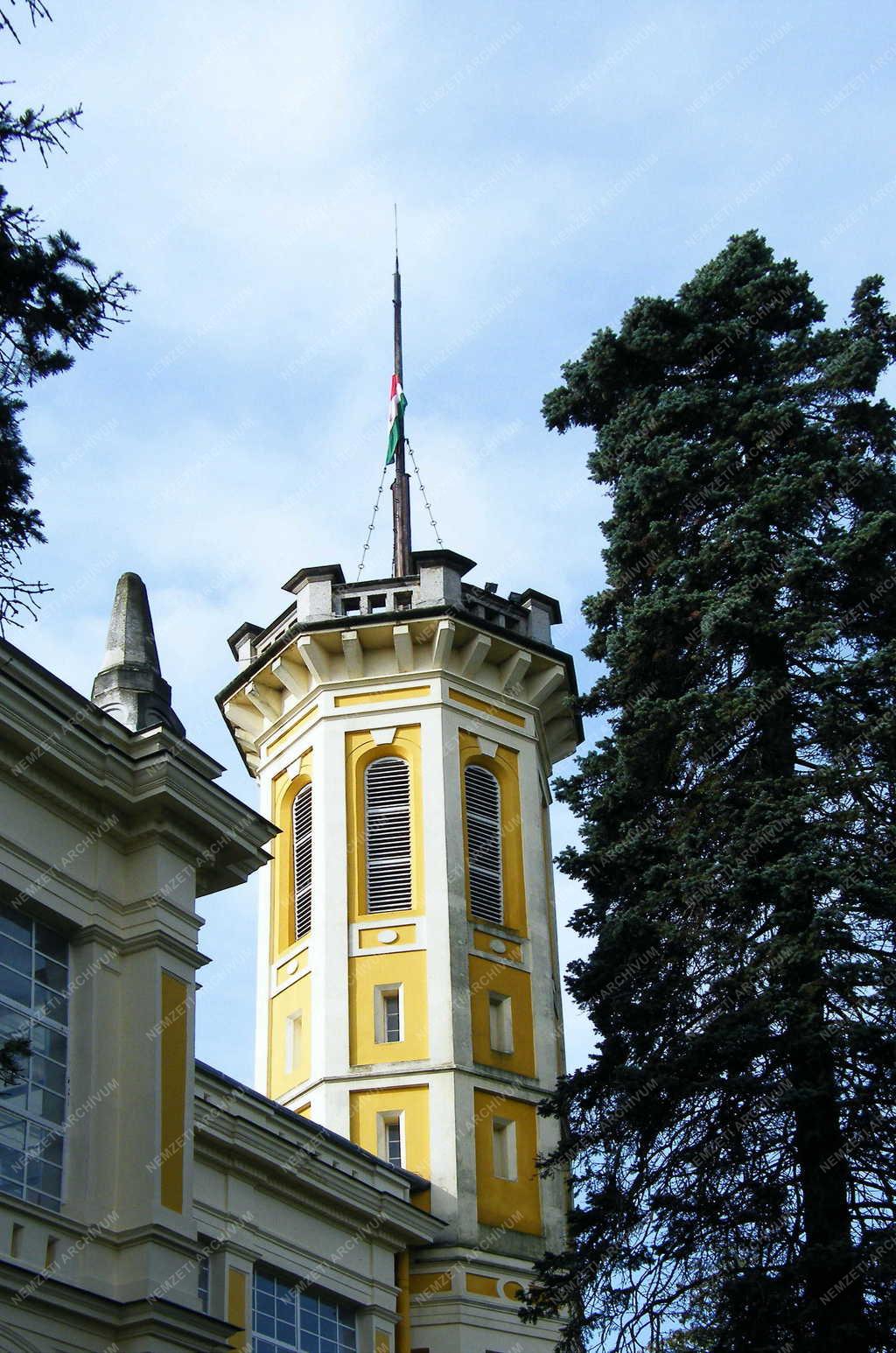 Füzérradvány - A Károlyi-kastély 