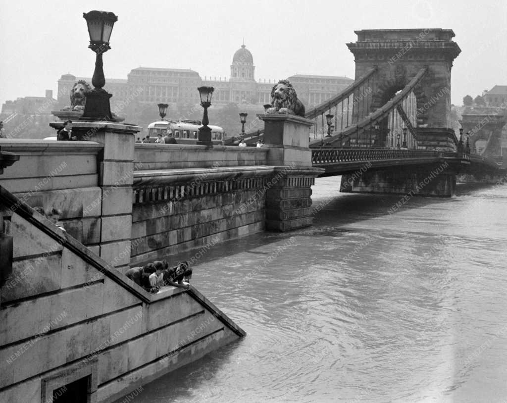 Katasztrófavédelem - Árvíz Budapestnél  
