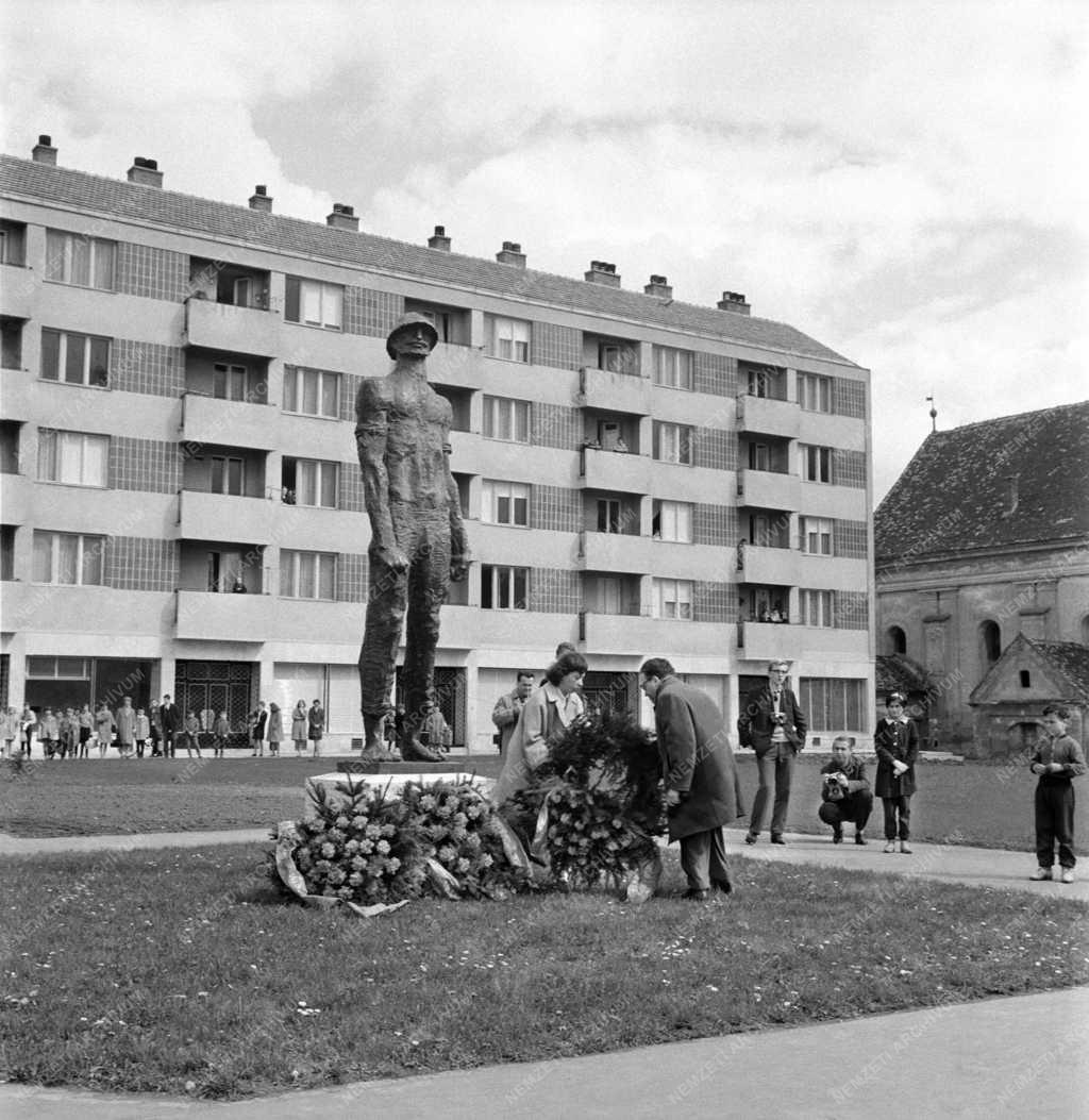 Városkép - Szántó Kovács János szobrának avatása Hódmezővásárhelyen