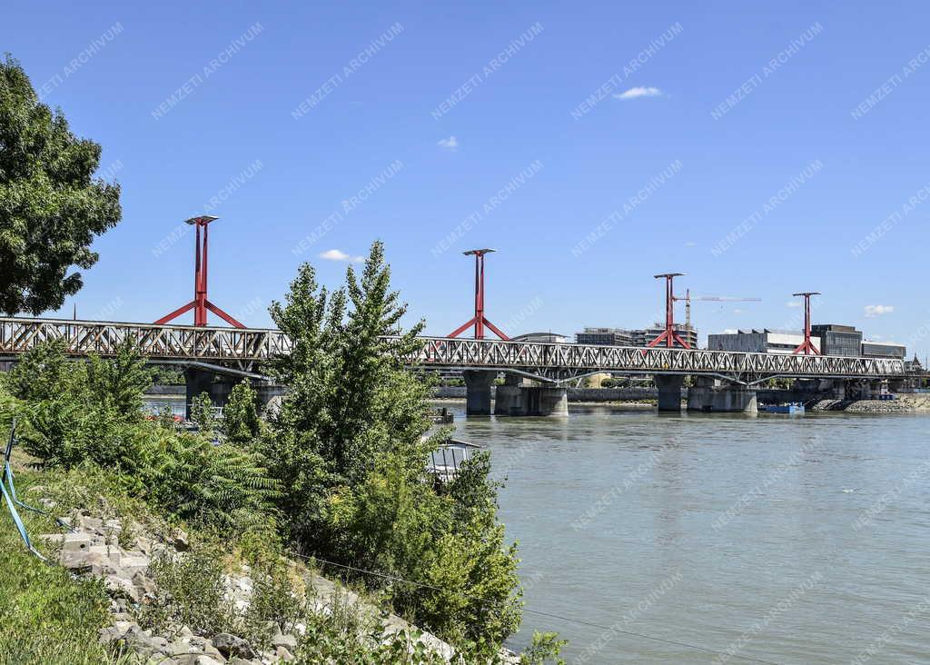 Közlekedés - Budapest - Összekötő vasúti híd