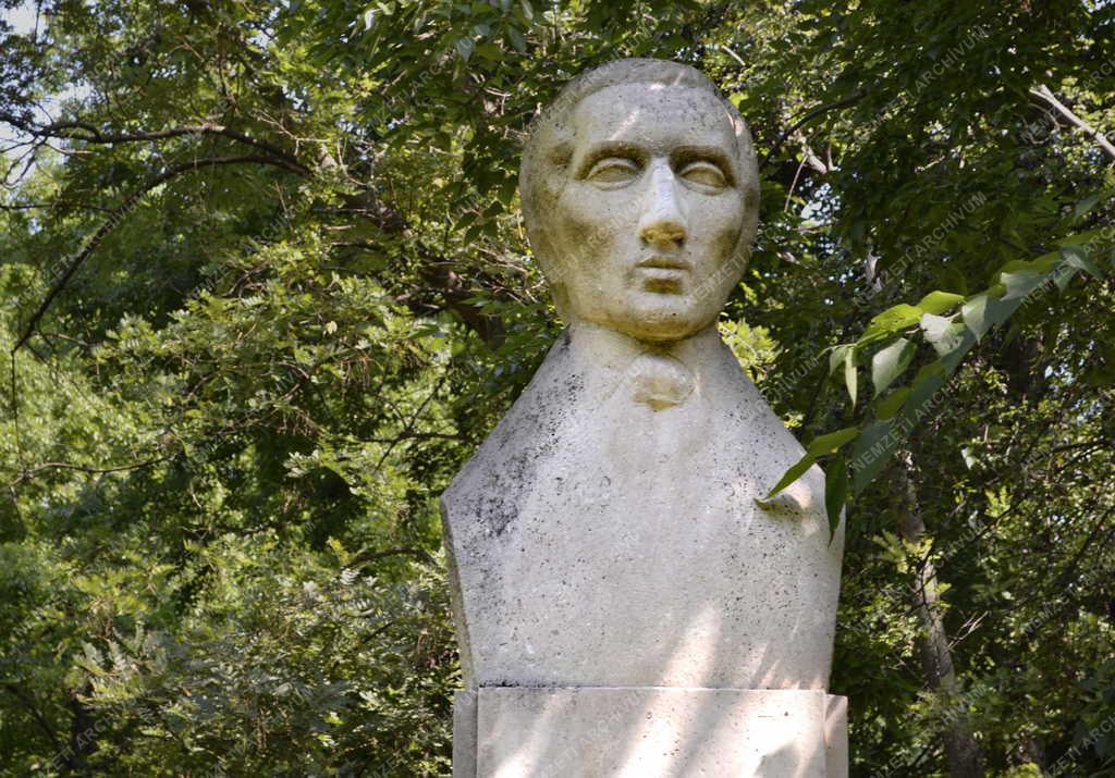 Műalkotás - Budapest - Frédéric François Chopin szobra