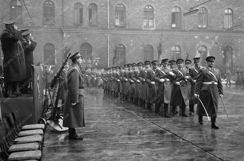 Fegyveres erők - Budapesti Rendőr-főkapitányság új tiszthelyetteseinek eskütétele