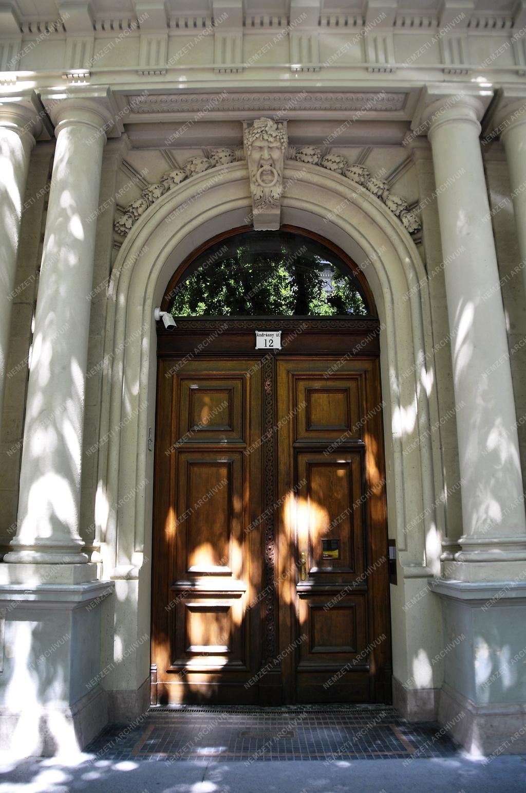 Műemlék - Budapest - Irodaház az egykori Krausz palotából