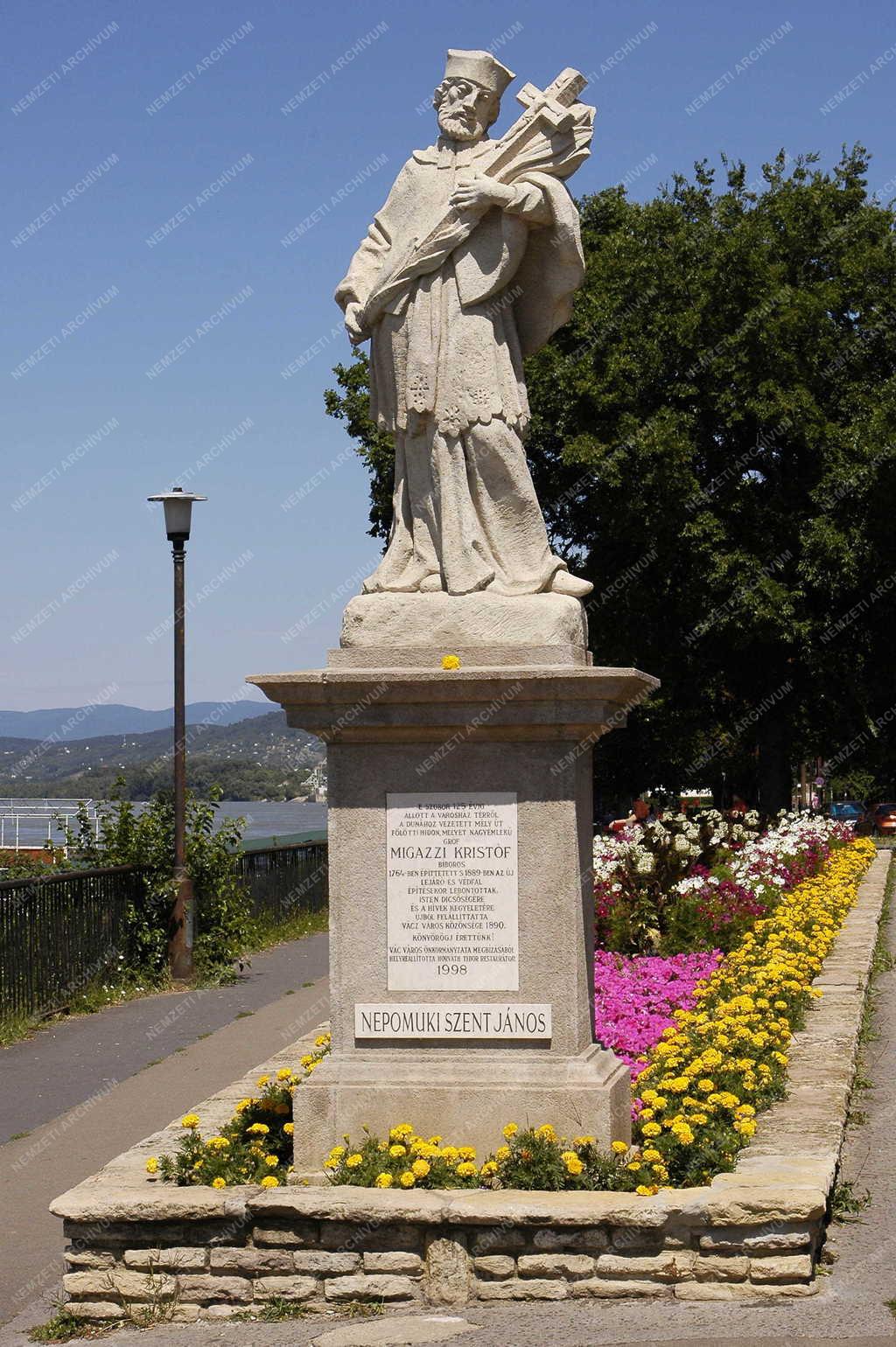 Vác - Dunapart - Szobor