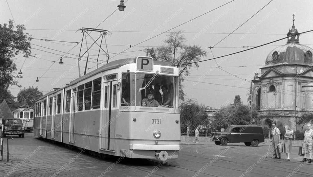 Közlekedés - Új villamos Budapesten