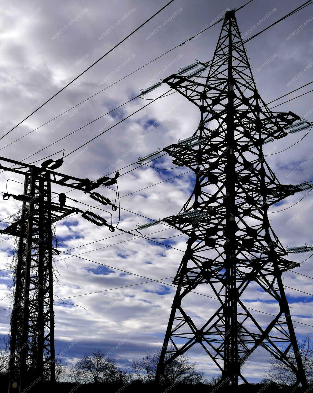 Energia - Villamos távvezetékek Biatorbágy határában