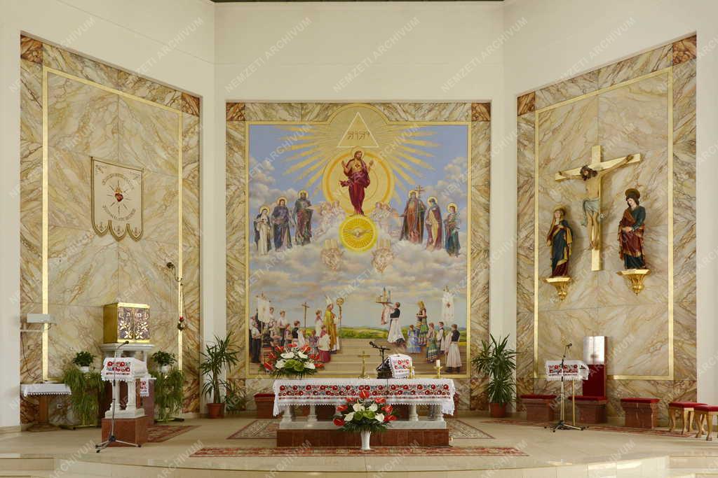 Mezőkövesd - A Jézus Szíve plébániatemplom