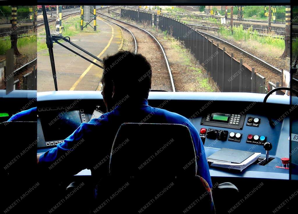 Közlekedés - Vasúti személyszállítás - Korszerű motorvonat