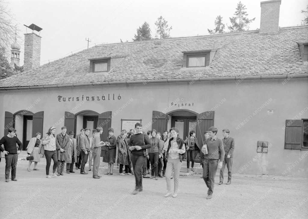 Városkép-életkép - Turistaszálló