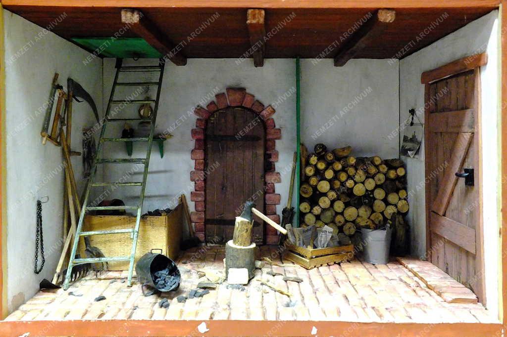 Kiállítás - Budapest - Játékok és életképek című kiállítás