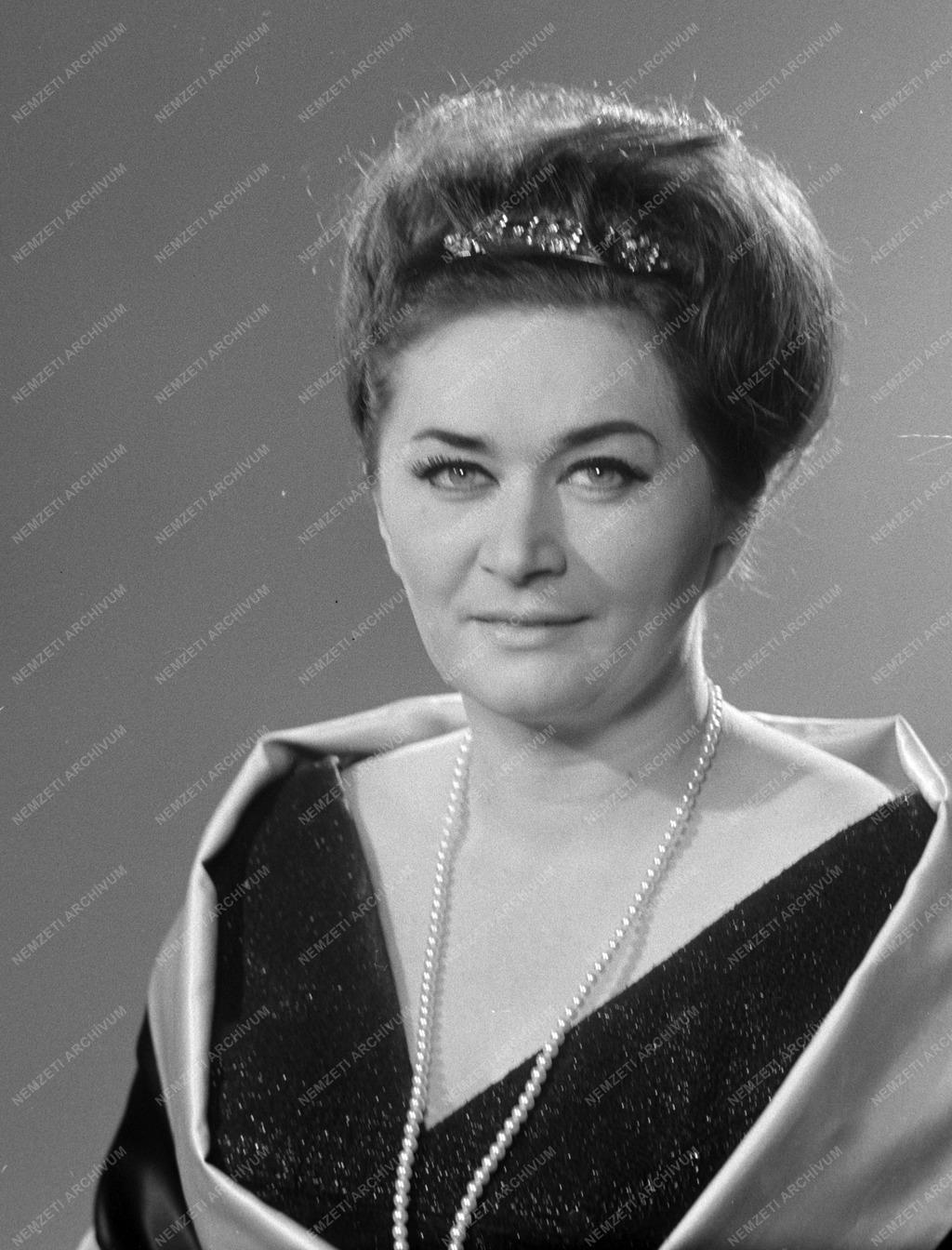 Kultúra - Moldován Stefánia  operaénekesnő