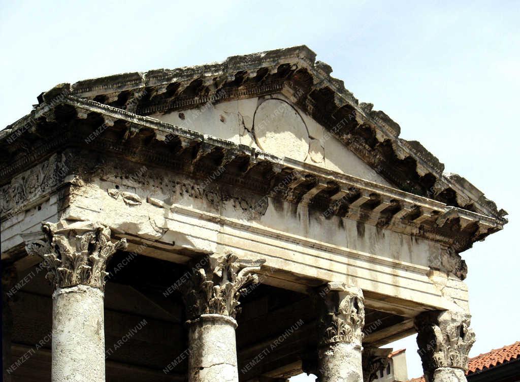 Horvátország - Pula - Augustus templom
