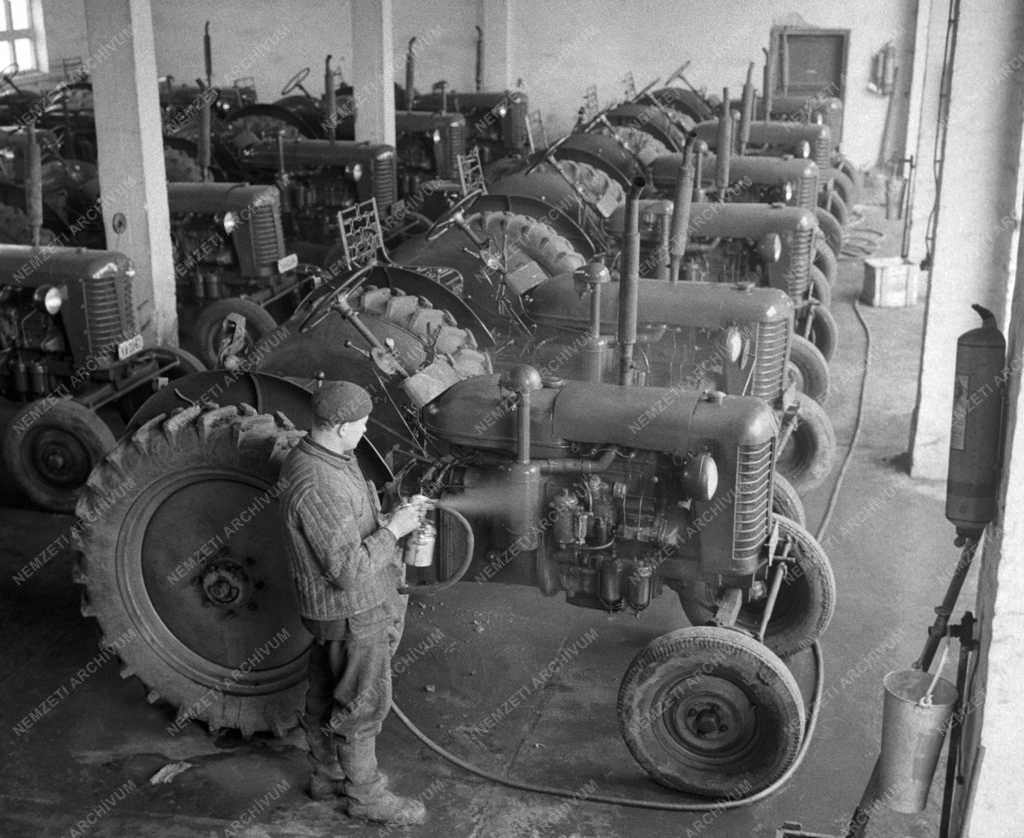 Mezőgazdaság – Permetezőgép tisztítás a Növényvédő Állomáson