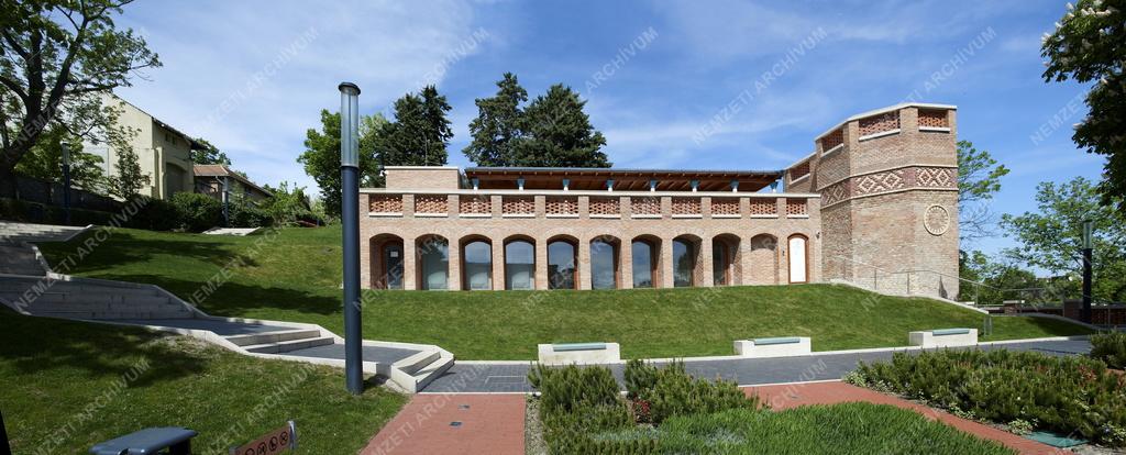 Kultúra - Budapest - Gül Baba türbéje a Rózsadombon