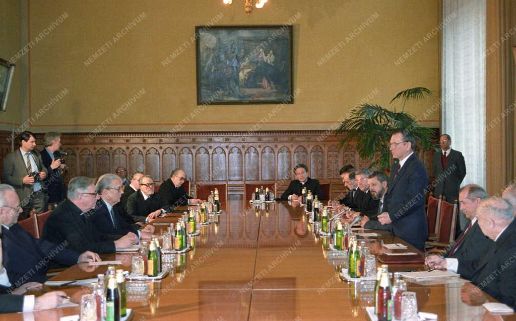 Belpolitika - Grósz Károly egyházi vezetőkkel találkozik