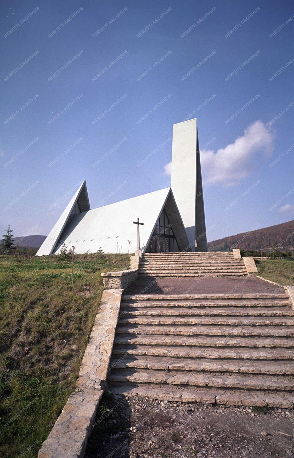 Egyház - Hollóházai Szent László templom