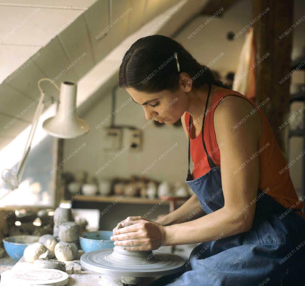 Képzőművészet - Nemzetközi Kerámia Kísérleti Stúdió