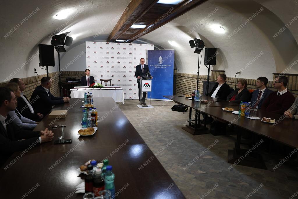 A Csoóri Sándor Program oklevélátadó ünnepsége Szabadkán 