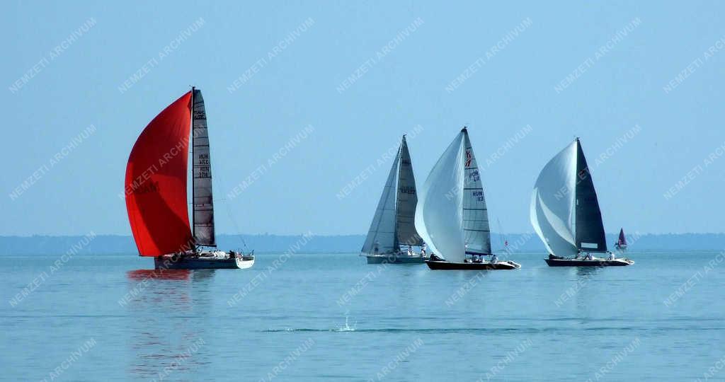 Vitorlázás - Tihany - Vitorlások a Balatonon