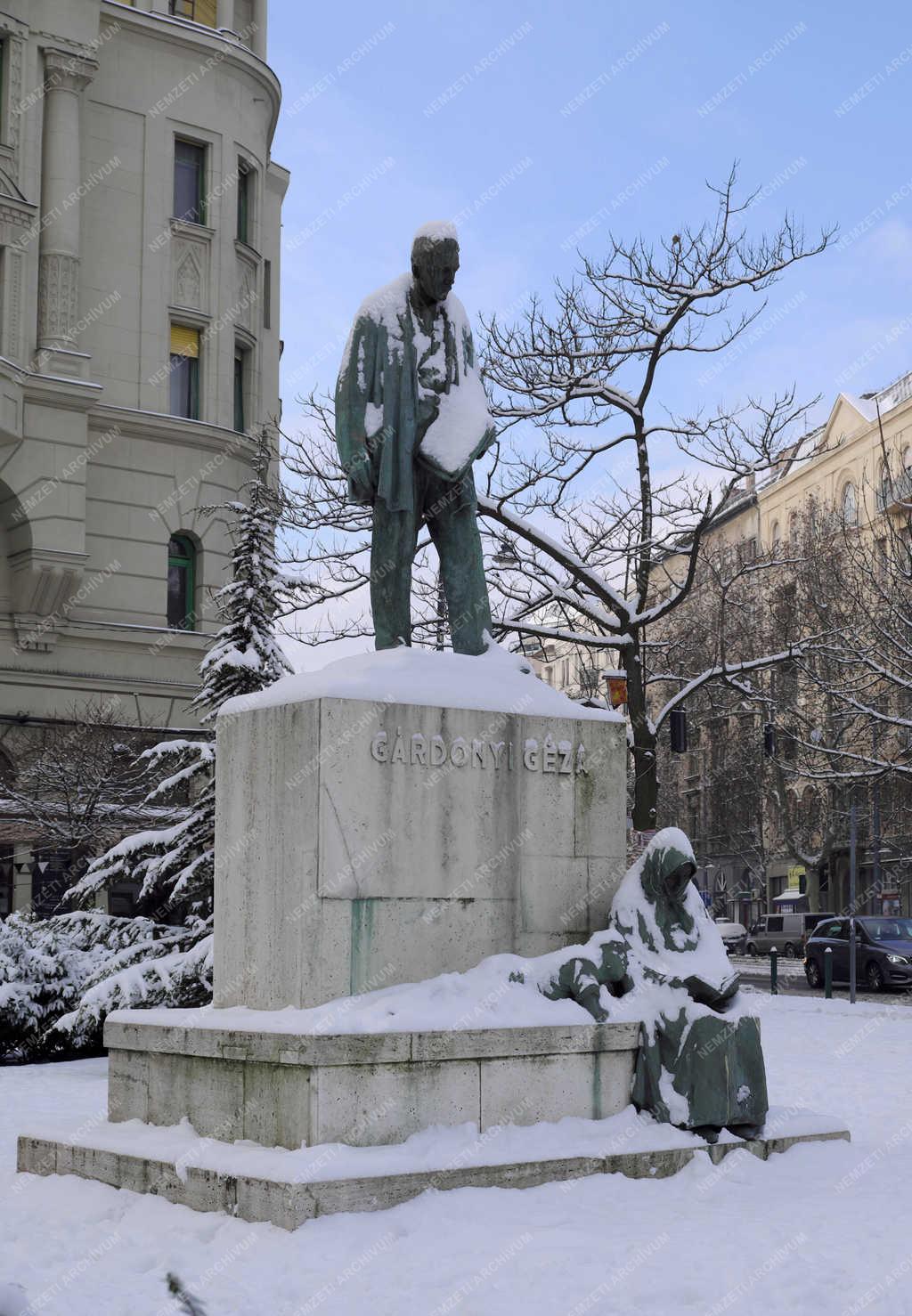 Köztéri szobor - Budapest - Gárdonyi Géza