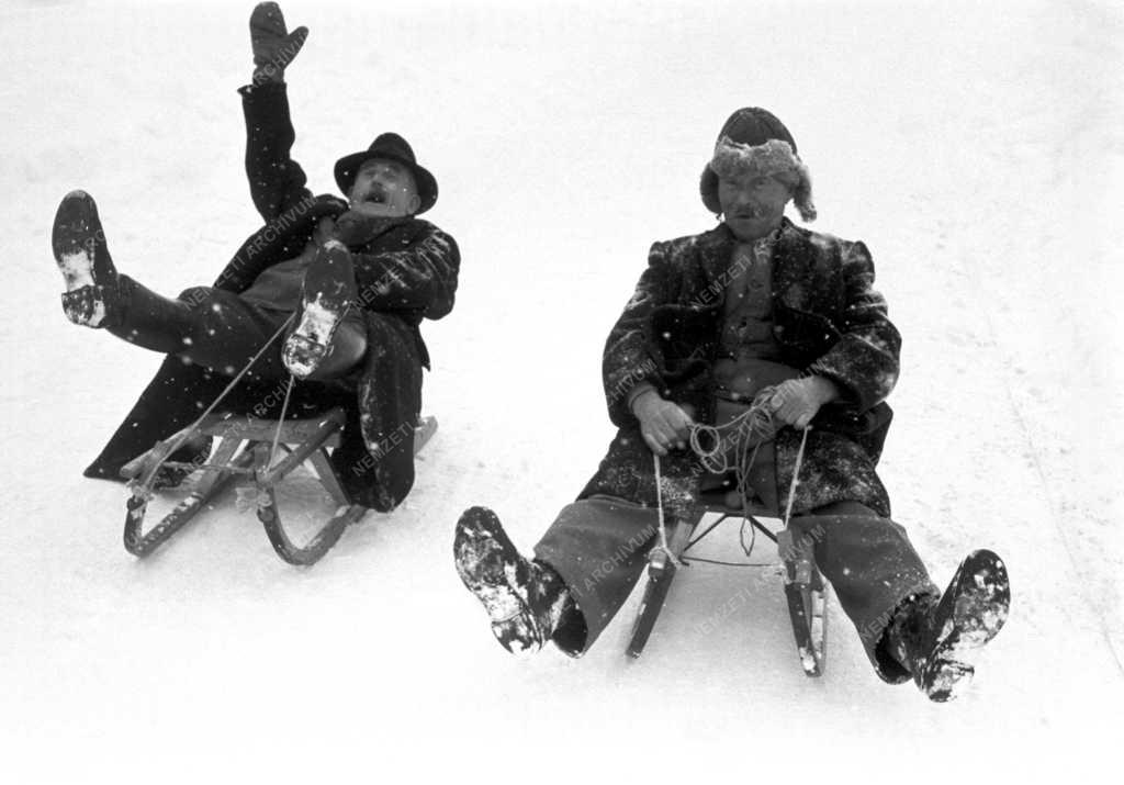 Üdülés - Beutalt tsz-tagok a SZOT-üdülőben