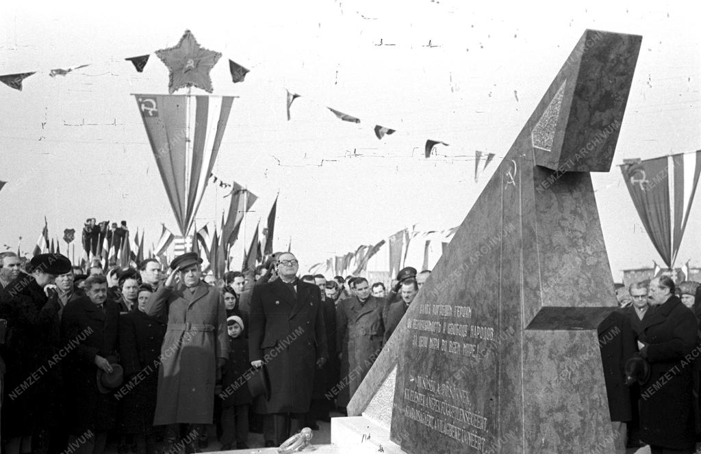 Emlékmű - Steinmetz kapitány emlékműve
