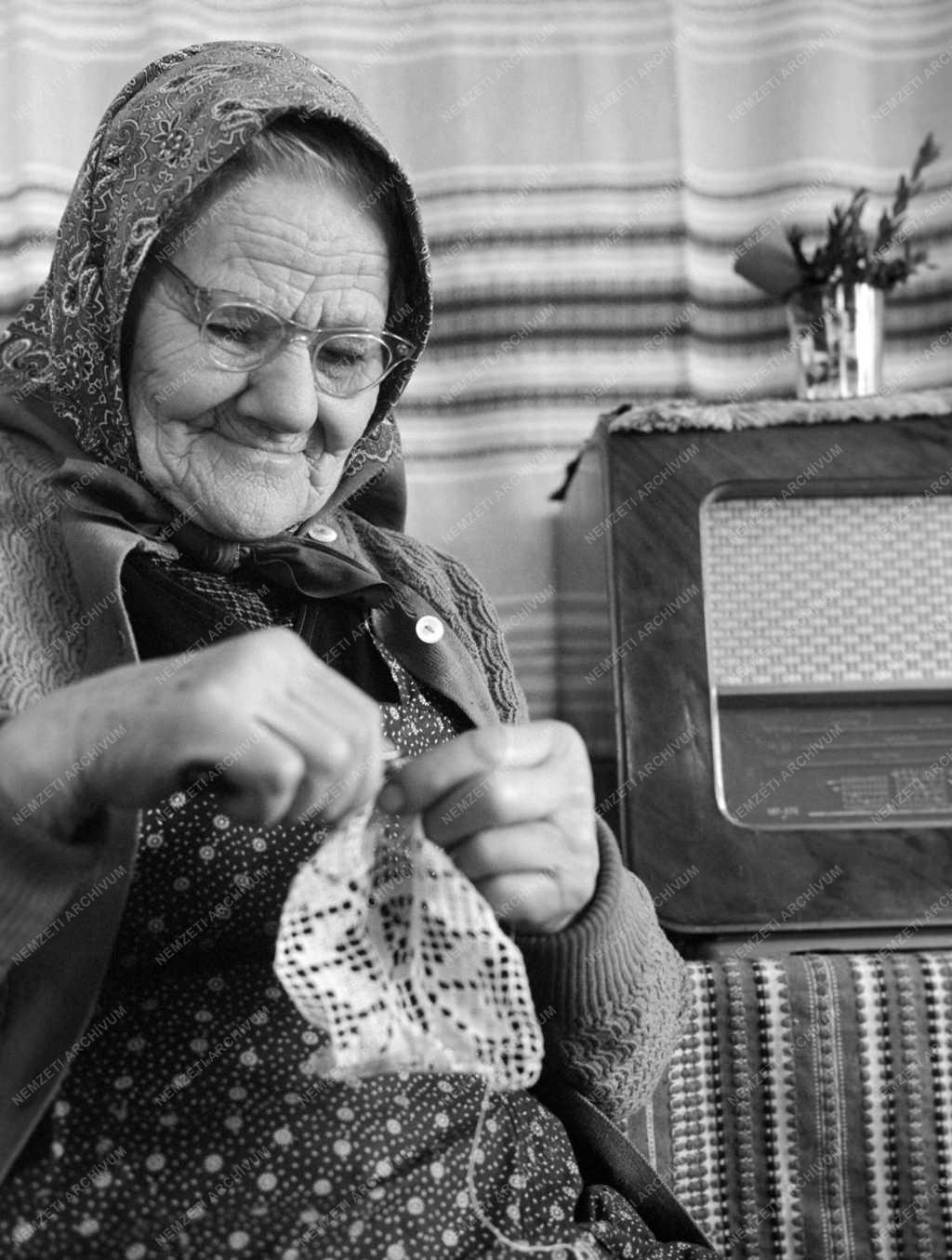 Életkép - Életmód - Az öregek napköziotthonában