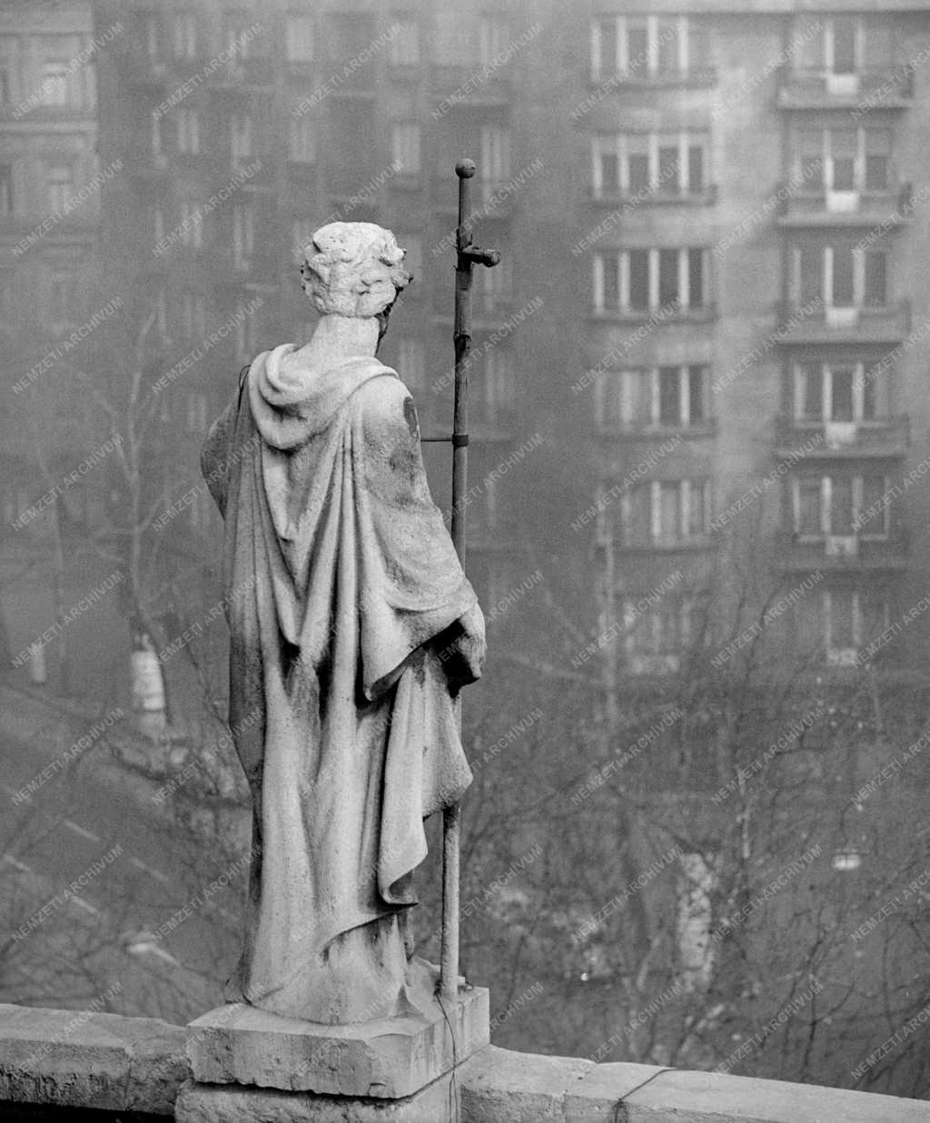 Városkép - Budapest - Épületszobor