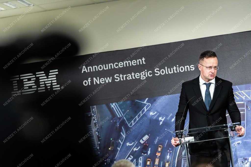 Szijjártó Péter sajtótájékoztatója az IBM székesfehérvári telephelyén 