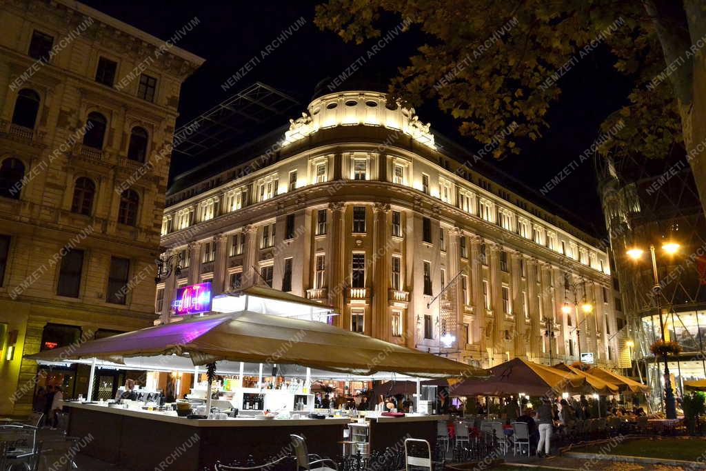 Kereskedelem - Új üzletház és bevásárlóközpont Budapesten