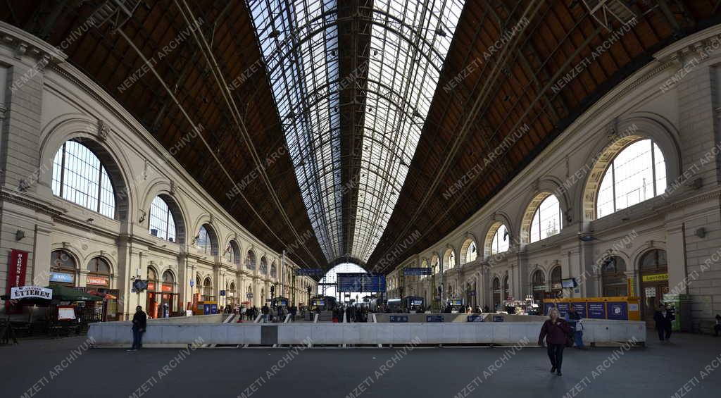 Közlekedési létesítmény - Budapest - A Keleti pályaudvar