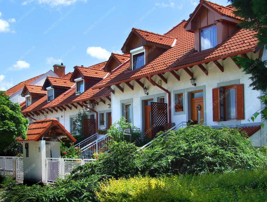 Városkép - Budapest - Kertes házak sora a XVI. kerületben