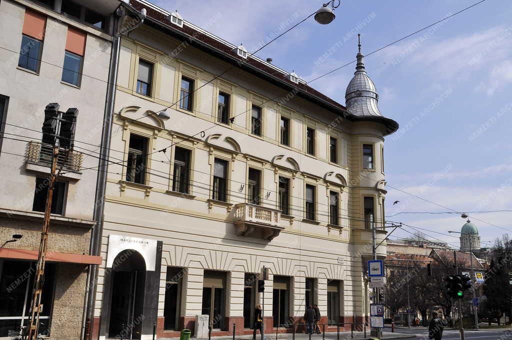 Városkép - Átadás előtt a Márai Sándor Kulturális Központ