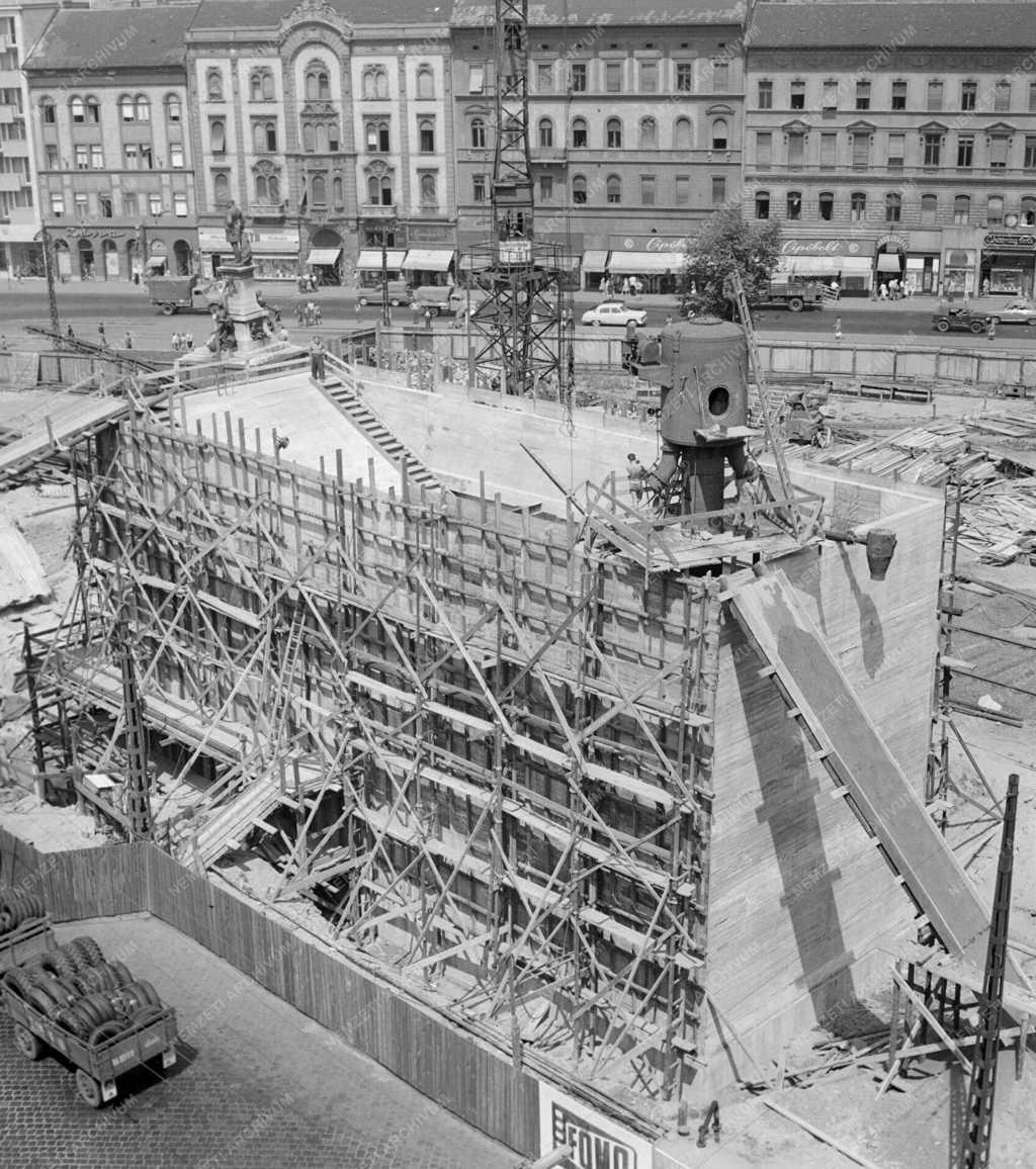Településfejlesztés - Építkezés a fővárosi Baross téren