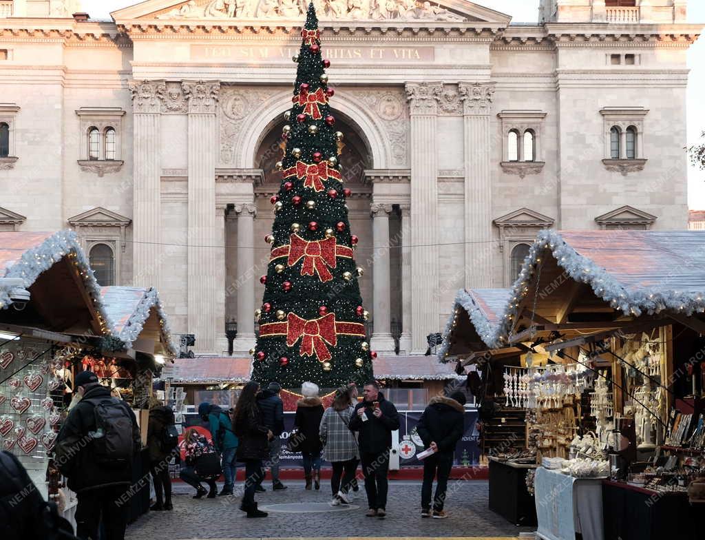 Városkép - Ünnep - Budapest  - Adventi Ünnep a Bazilikánál