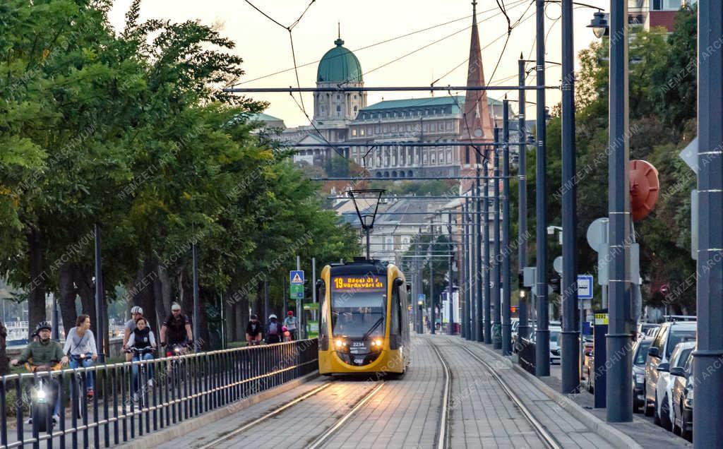 Közlekedés - Budapest - BKK 19-es villamos