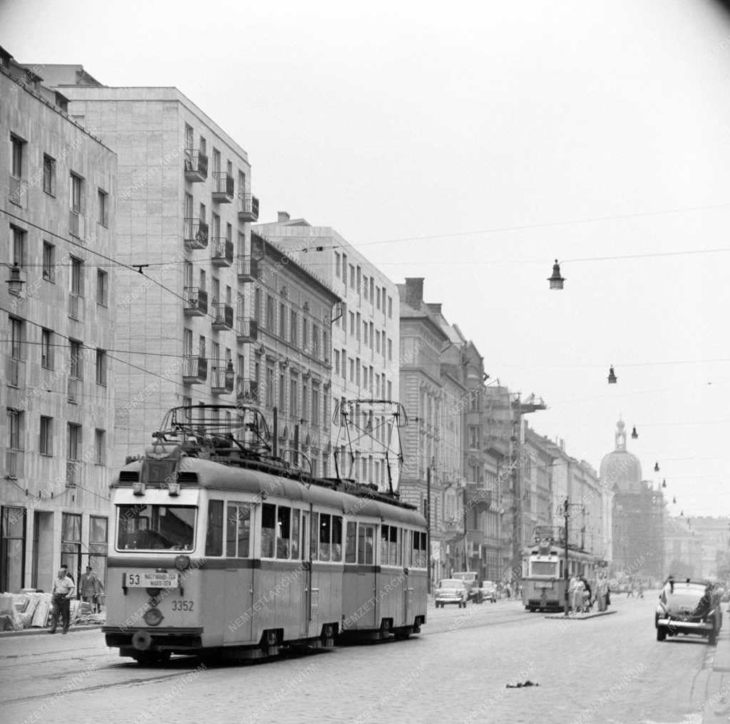 Közlekedés - Forgalom az Üllői úton
