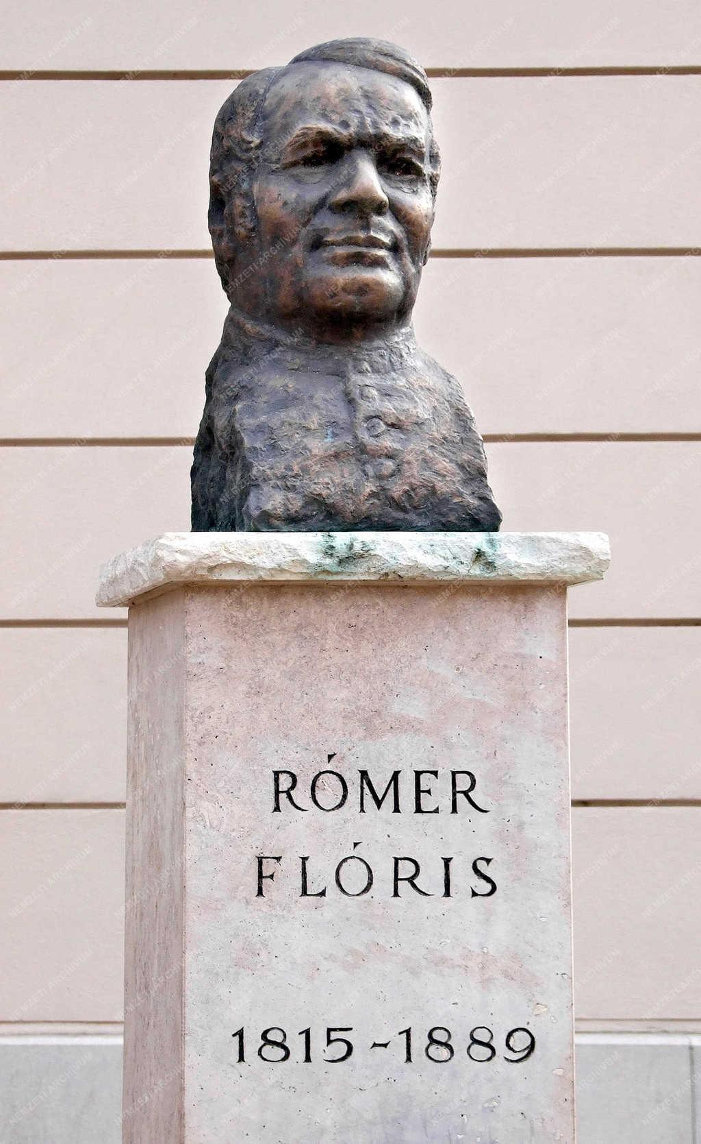 Köztéri szobor - Győr - Rómer Flóris mellszobra