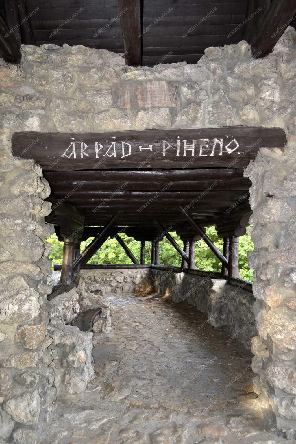 Építmény - Kilátóhely a Látó-hegyen
