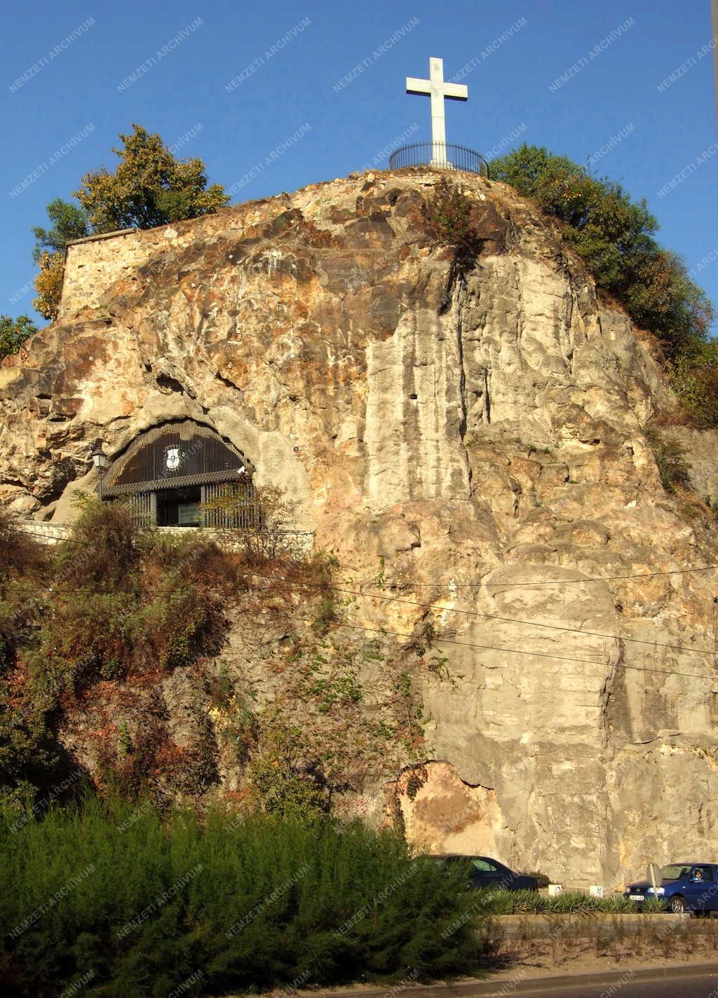 Budapest - A gellérthegyi sziklatemplom