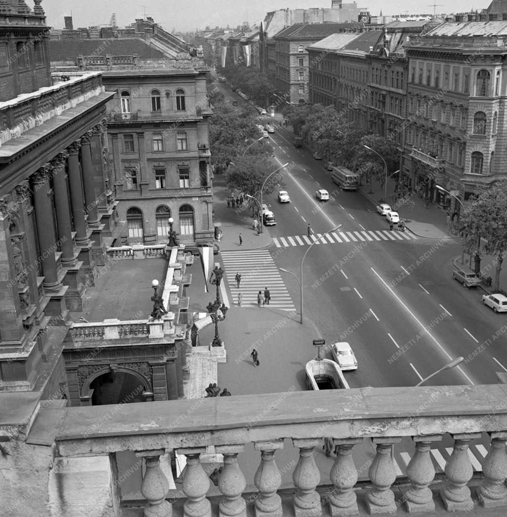 Városkép - Budapest - Népköztársaság útja