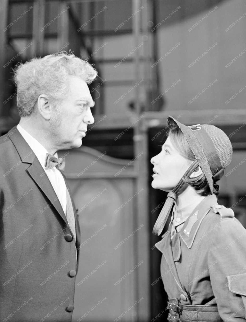 A Nemzeti Színház január 13-án bemutatja Bertolt Brecht: „A vágóhidak Szent Johannája” című legendáját. Rendező: Major Tamás. Szent Johanna: Törőcsik Mari