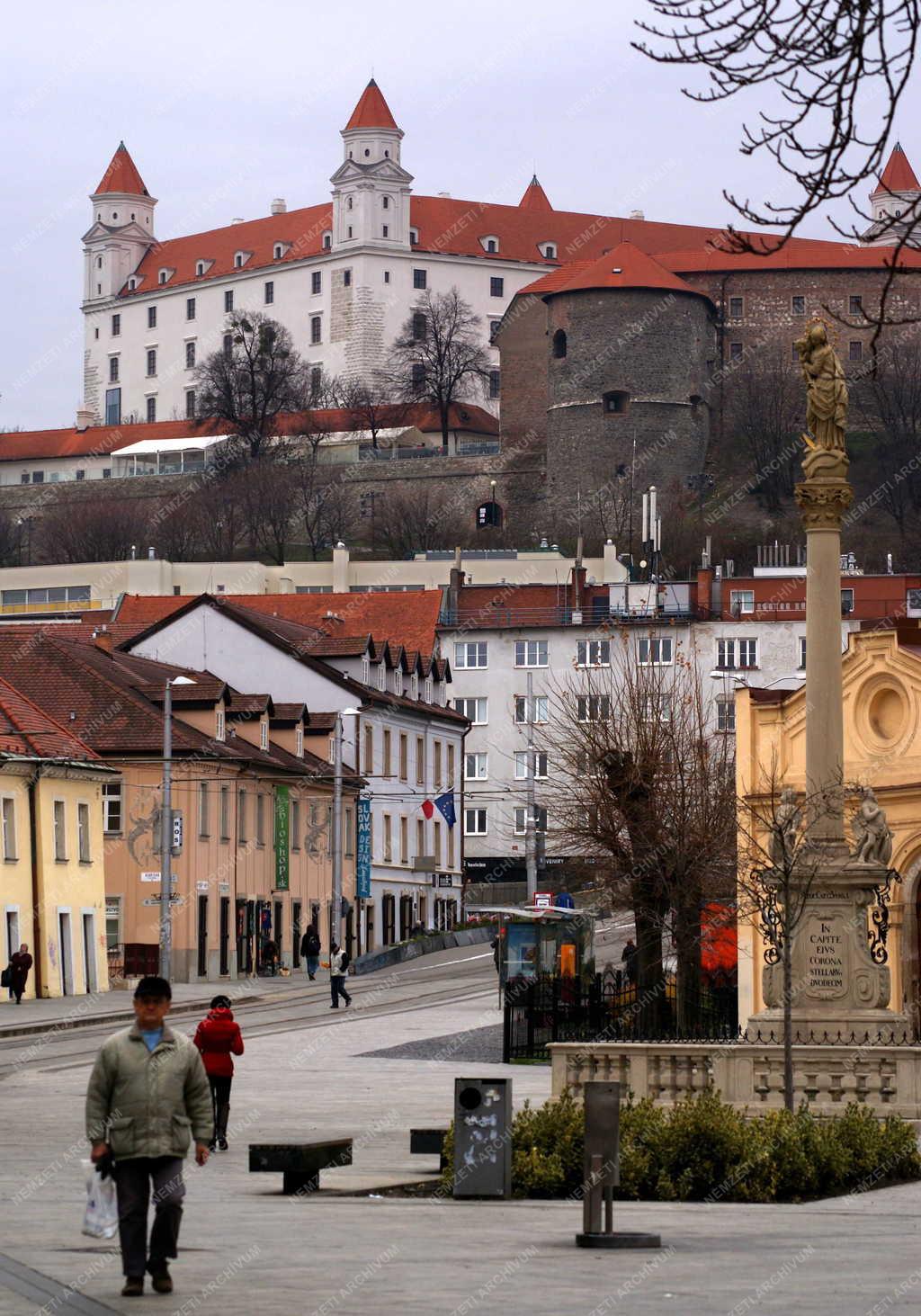 Városkép - Pozsony - A Kapucinus utca részlete