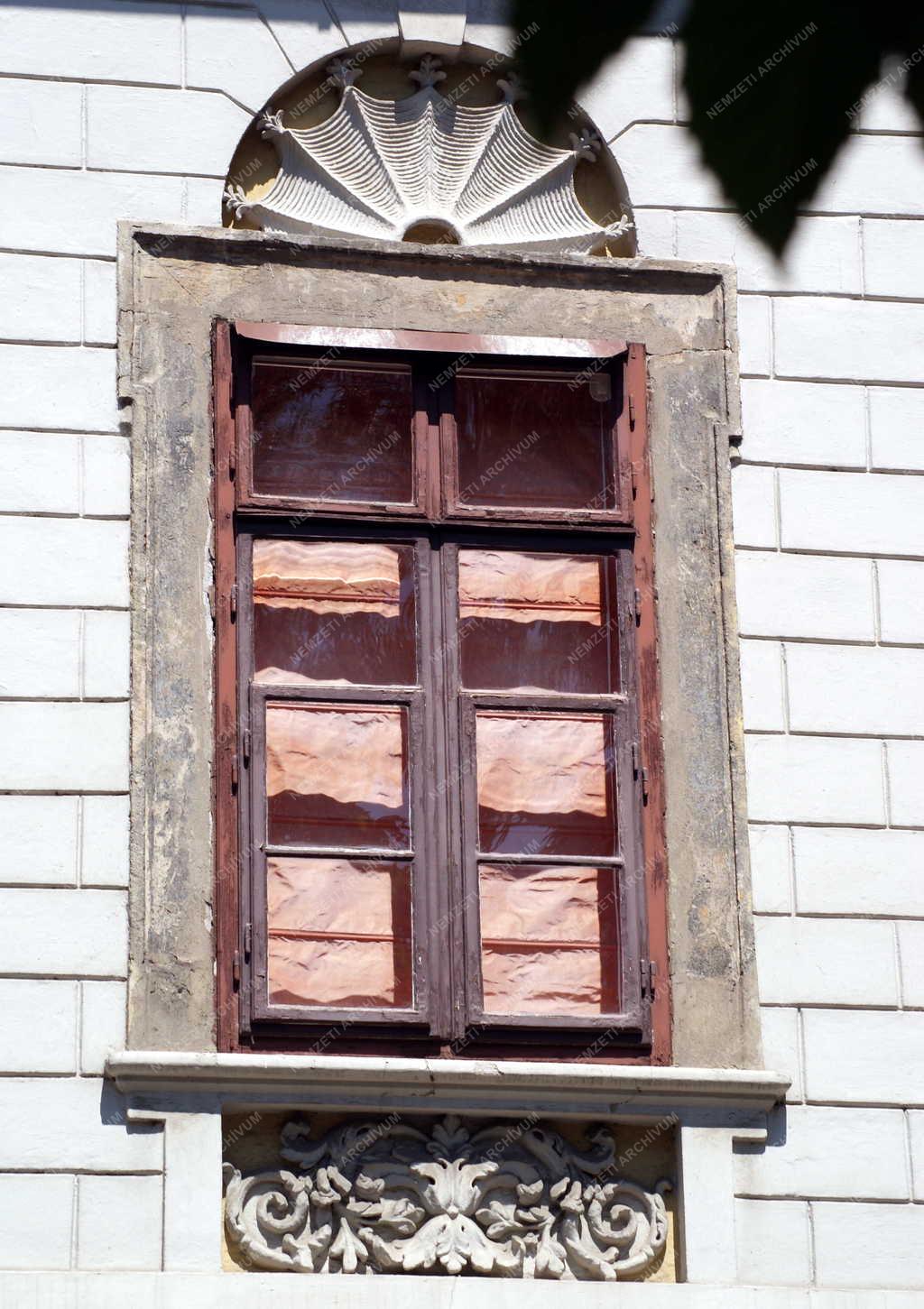 Épület - Budapest - A Pálffy-palota ablaka
