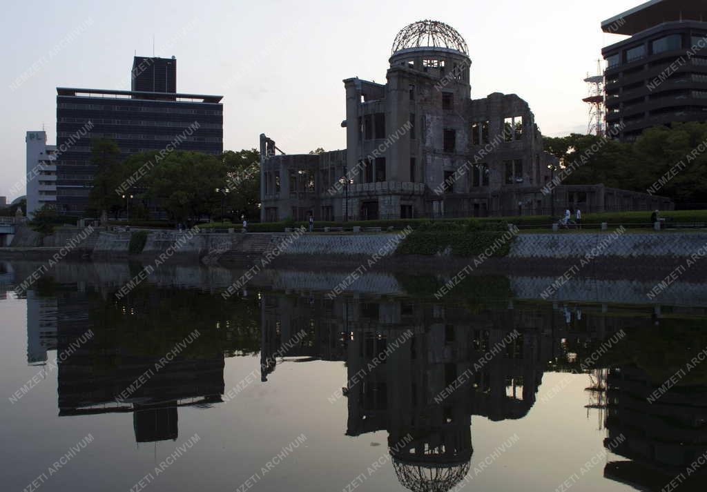 Városkép - Hirosima - Az Atombomba Dóm épülete 