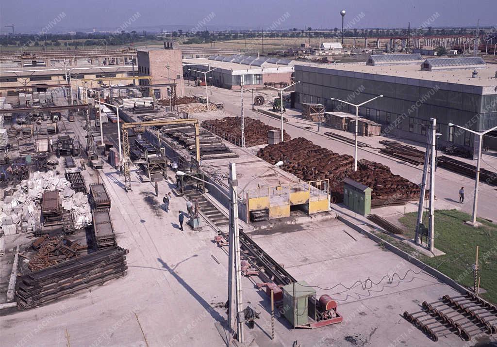 Építőipar - Beton- és Vasbetonipari Művek alsózsolcai gyára